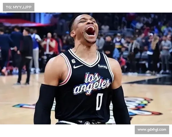 威金斯半场状态火热12中9砍下20分3篮板5助攻引领球队表现